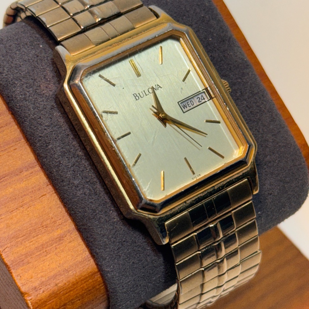 Bulova Quartz Watch Men 28mm Gold Tone Good Vintage 1988 T8 Day Date Rectangular